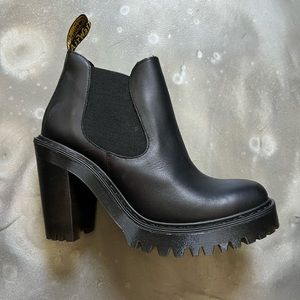 NWOT Dr. Martens Hurston booties